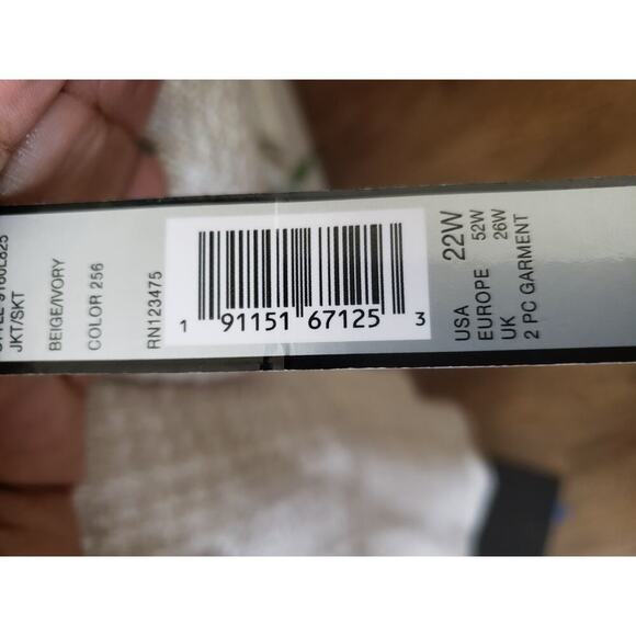 Tahari Arthur S. Levine Skirt Suit Set Womens 22W Beige Fringe Trim Notch Lapel - Picture 7 of 16